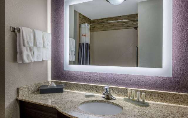 La Quinta Inn & Suites by Wyndham Covington