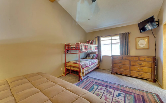 Walk to Lifts: Ski-in/ski-out Angel Fire Condo