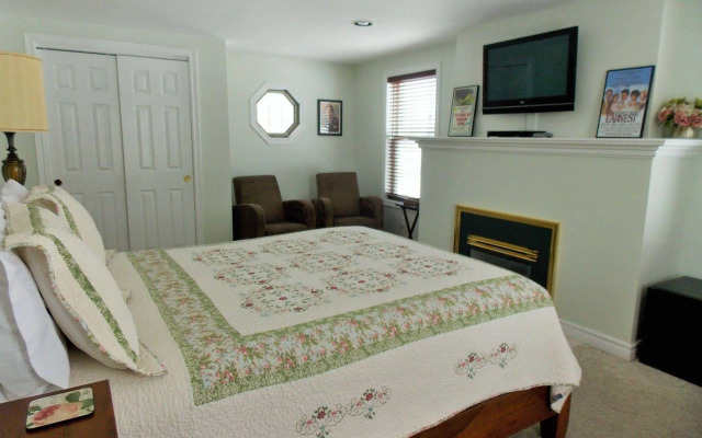 Finlay House Bed and Breakfast Niagara - on - the - Lake