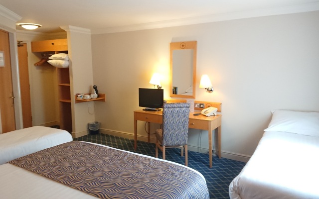 The Queens Hotel & Victoria Cloisters