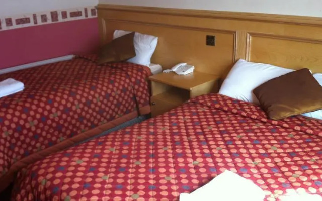 Pier House Guesthouse & Restaurant