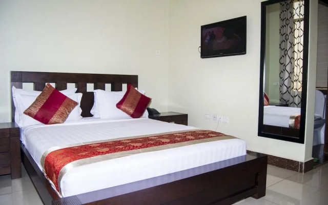 Flomi Hotel