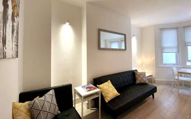 Cosy Sea Front Apartment Sleeps 6