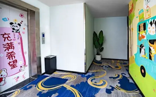 Star & Romantic Hotel (Honghe Water Town Huquan)