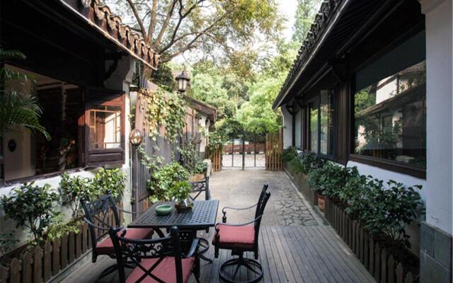 Yurong West Lake Cottage Resort Hotel