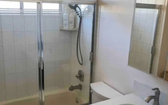 Cheerful, Beautifully Remodeled, Modern, Comfortable Home