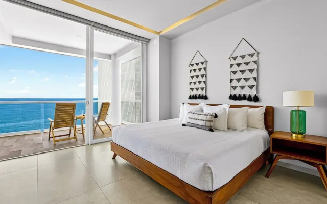 Beachfront 2BR - Pools & Balcony Views