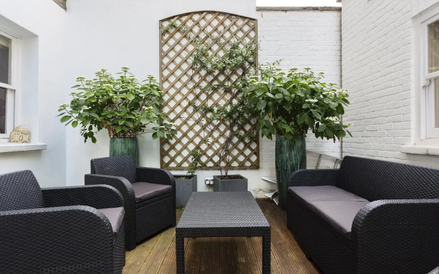 Veeve - Four Bedroom Apt. In Kensington