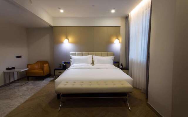 Re Young Loft Hotel