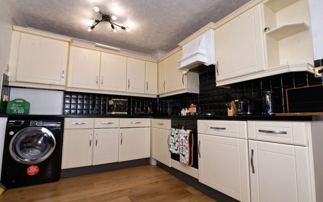 25 Mins to CL! London Amazing 2bedhome Sleeps 1-5