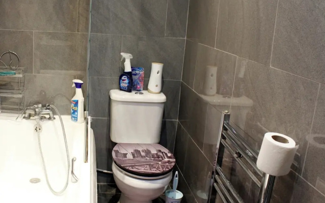 Earlycheckin Spacious House w/ Parking in London