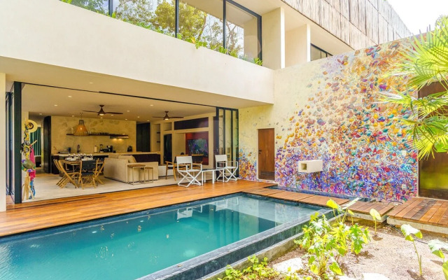 Gorgeous Flowy Space with Wrap-around Private Pool