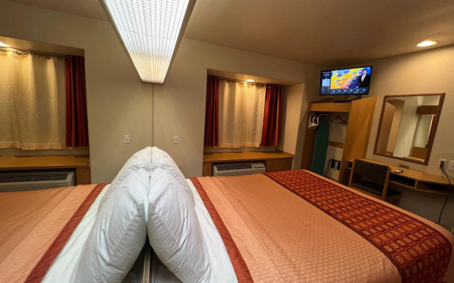 Americas Best Value Inn & Suites Ada