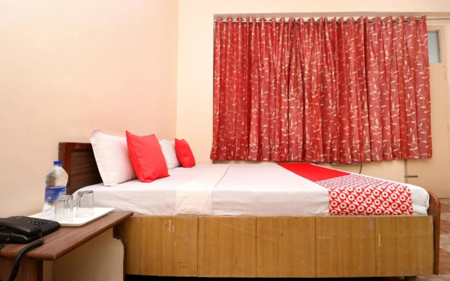 Oyo 27893 Sita Niwas Parking