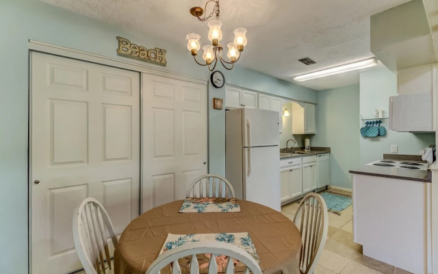 Dog Friendly Condo, Easy Access to Amelia Island Beautiful Beaches by RedAwning