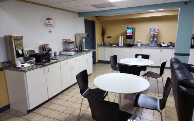 Super 8 Newcomerstown