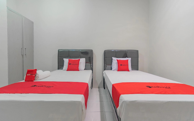 RedDoorz Plus @ Bukit Cinta Street