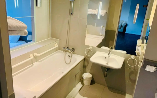 Standing Hotel Suites