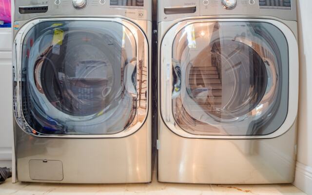 Crystal Court Estate - Four Bedroom Home