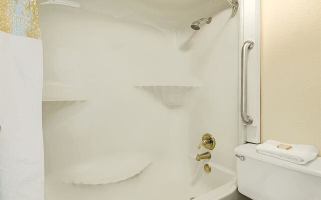 Howard Johnson Express Inn - Denton