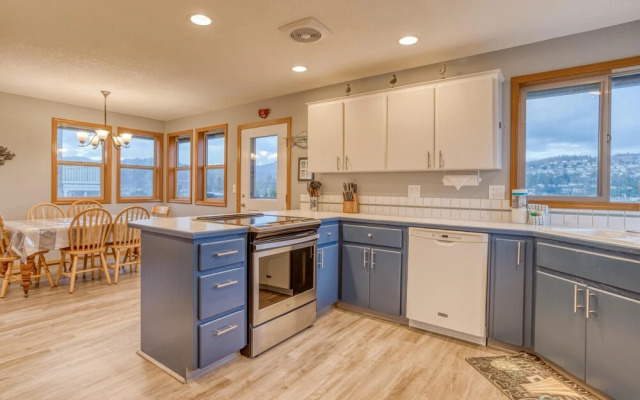 Two Views Vacation Home