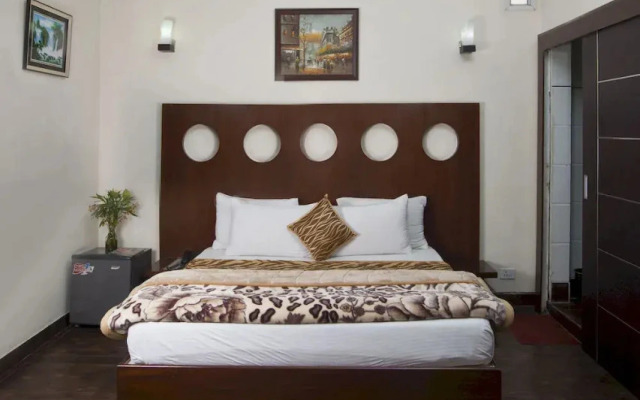 OYO 388 Hotel Signature leaf