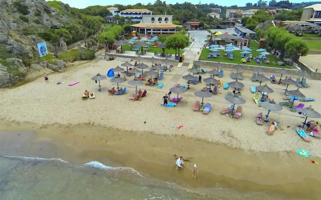 Plaka Beach Resort
