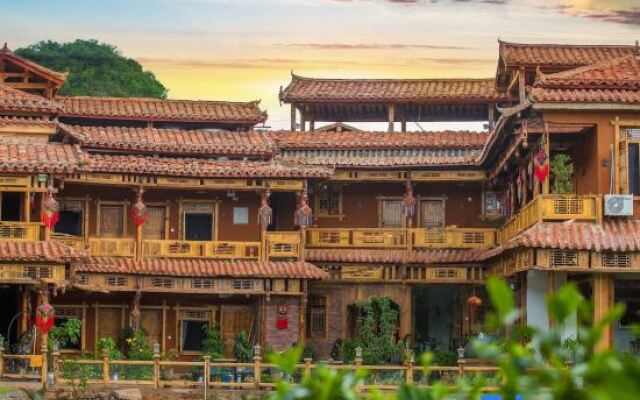 Sansheng Garden Inn (Puzhehei Xianrendong Shop)
