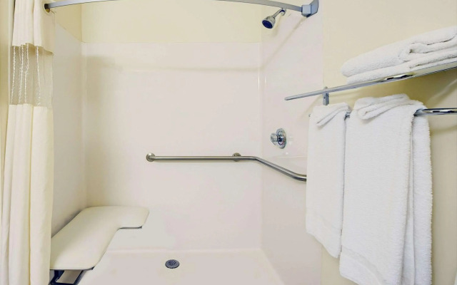 Travelodge by Wyndham St. Louis