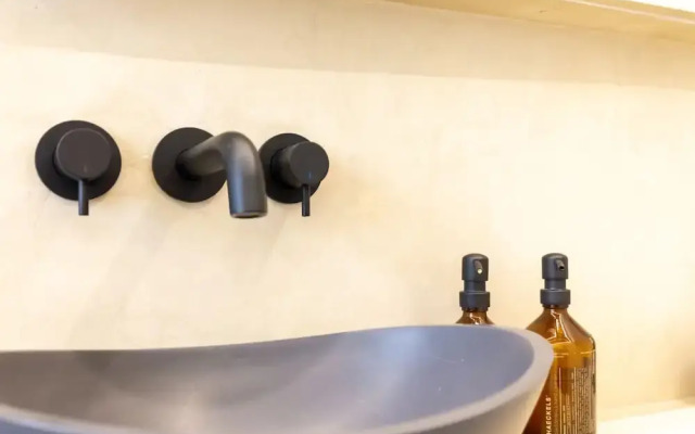 Ultra-modern 1 Bedroom in Angel With Balcony