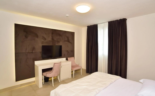 M2 Hotel