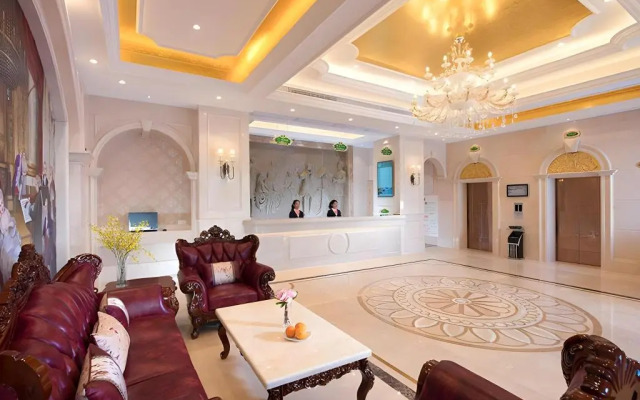 Vienna Hotel (Shenzhen Buji Metro Station)