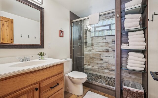 Freeride Haus 3 Bedroom Home by RedAwning