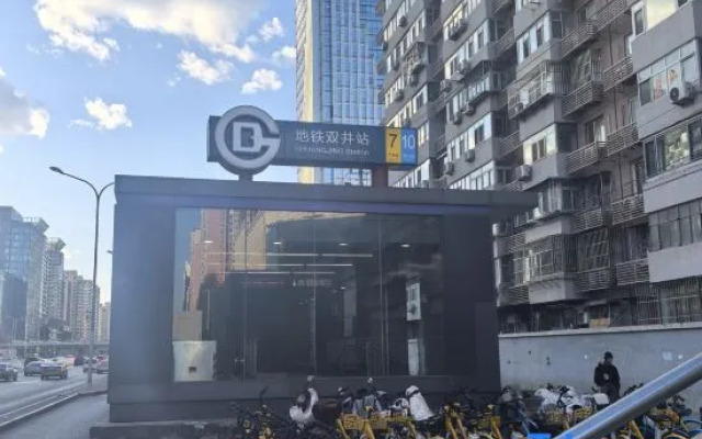 Hefeng Xinyi Hotel (Beijing Jinsong Guangqumenwai Subway Station Store)