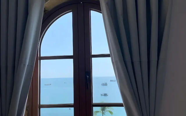 The Room Hotel Phu Quoc - Starbucks