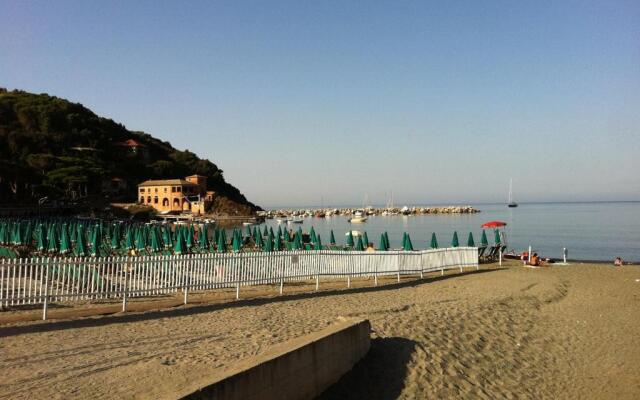 LevantoTwo bedrooms Flat with terrace