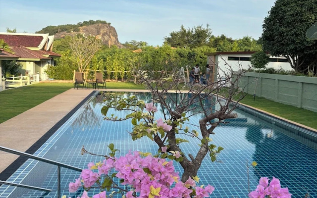 Thirty Degrees in February, Khao Tao, Hua Hin