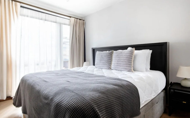 Sophisticated 2 Bedrooms by Spitafields
