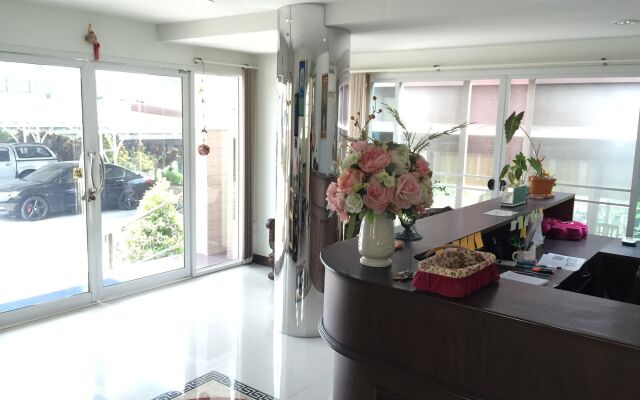 OYO 660 Taevaraj Place