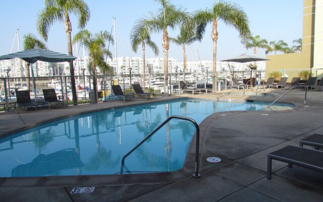 Apartment with Full Amenities - Miracle Mile