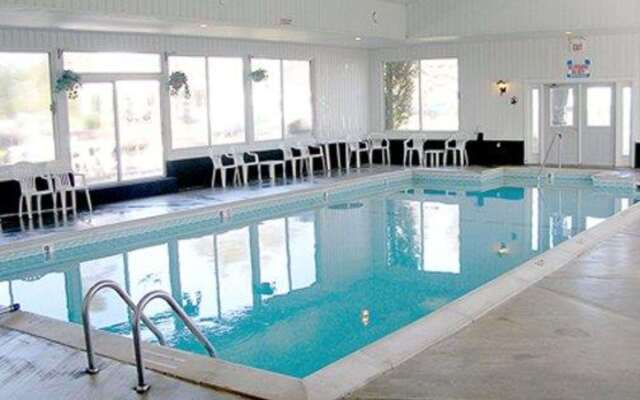 Quality Inn & Suites Mackinaw City Beachfront