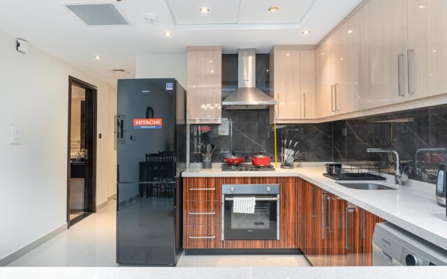 Whitesage - Elite Apartment With Balcony Near Metro Station