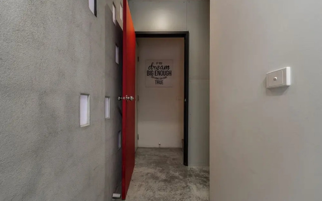 Melbourne CBD-private rooms guests Hse.