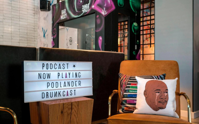 Moxy Chicago Downtown