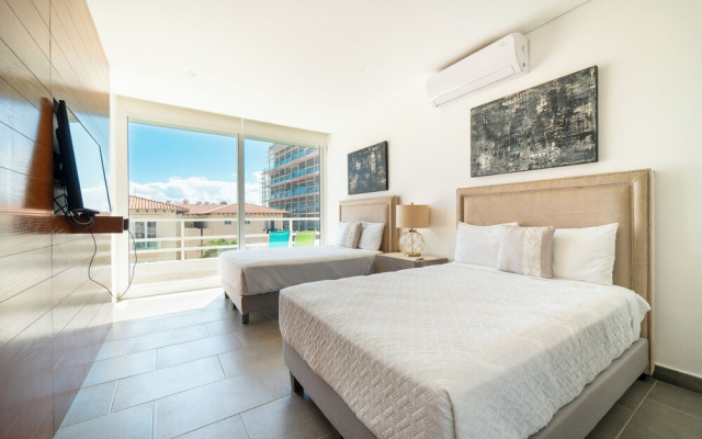 3 BR Condo with Rooftop Pool - Love 203