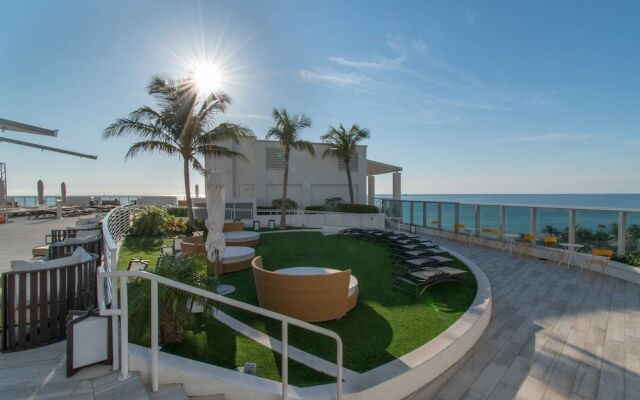 Luxury Beachfront Studio-with Daily Cleaning