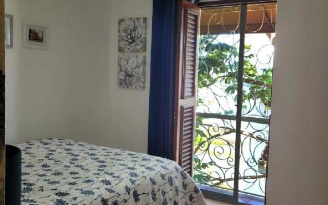 AMPLIO y bello apartamento-ZONA COLONIAL- wifi+balcon+2roons