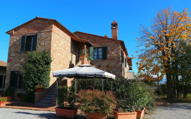 Apartment Near Cortona With Pool and Roman Charm