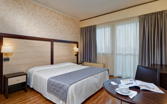 Отель Jr Hotels Gate 7 Bologna 