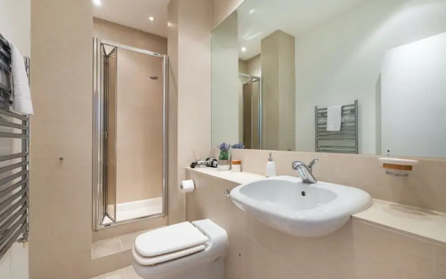 Kensington Area - Private Apartment